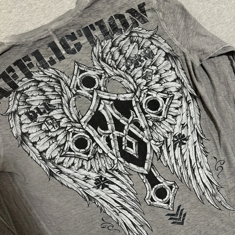 Y2K Affliction Live Fast Henley Long Sleeve Cross Wing Graphic Gray MMA‎ XL